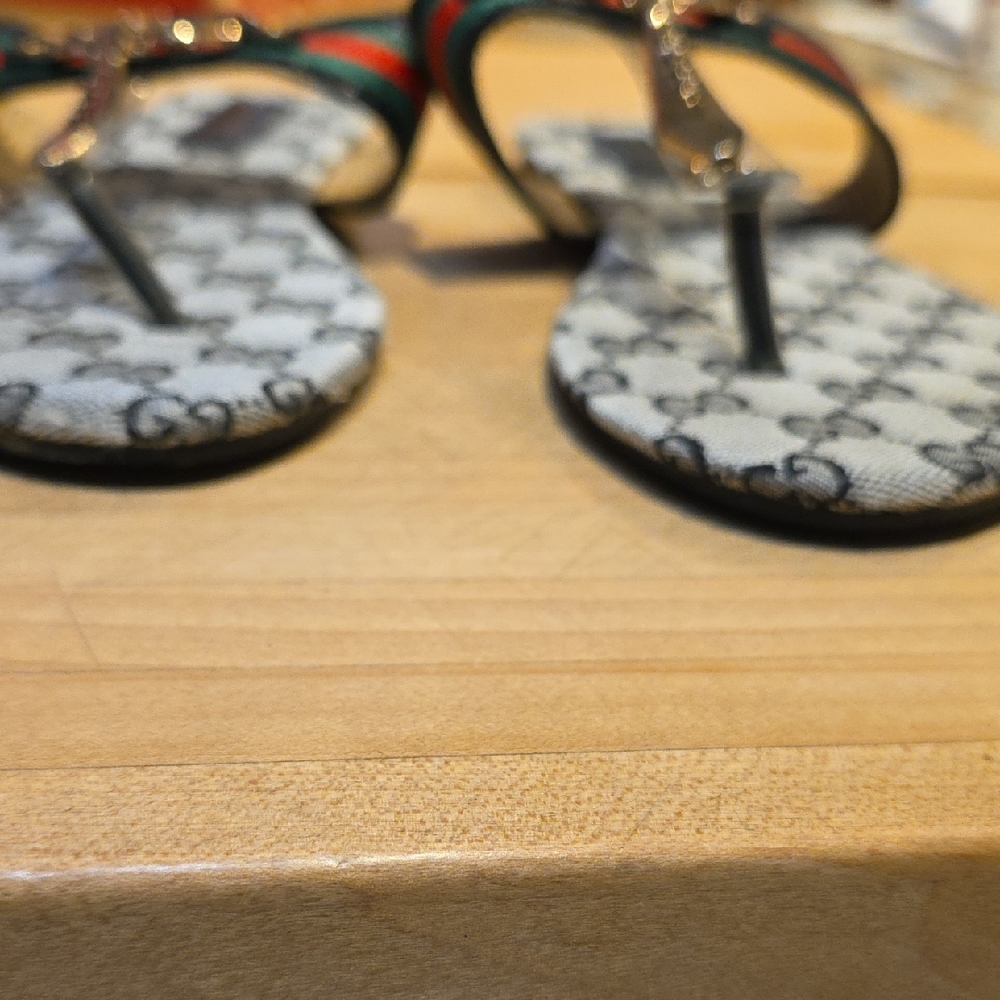 Gucci Gray Monogram Sandals with Green and Red Accents - Picture 4 of 16